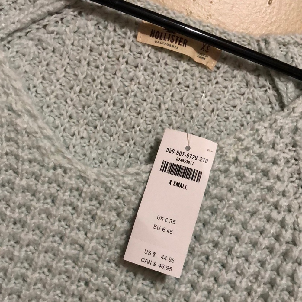 Hollister Sweater - Picture 3 of 4